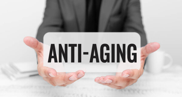 Ручная надпись Anti Aging, Word Written on A product designed to prevent the appearance of getting older