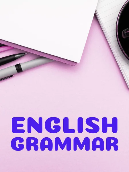 介绍英语语法的文字说明 因特网概念课程涵盖所有级别的英语口头和写作 — 图库照片