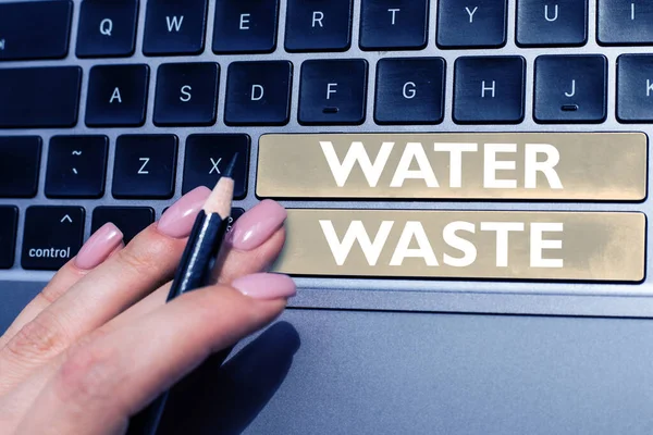 産業プロセスの一部として使用されている概念表示水廃棄物 ビジネスアイデア液体 — ストック写真