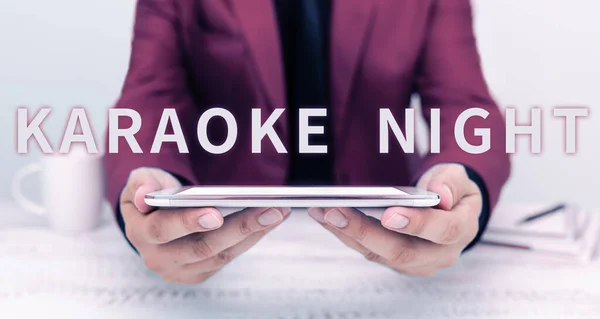 Текст Показывающий Вдохновение Karaoke Night Business Idea Entertainment Поющий Инструментальную — стоковое фото