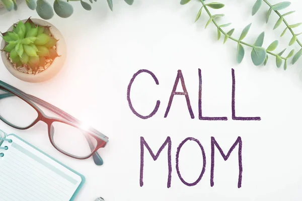 Writing Displaying Text Call Mom Business Idea Attempting Communicate Mother — Stockfoto