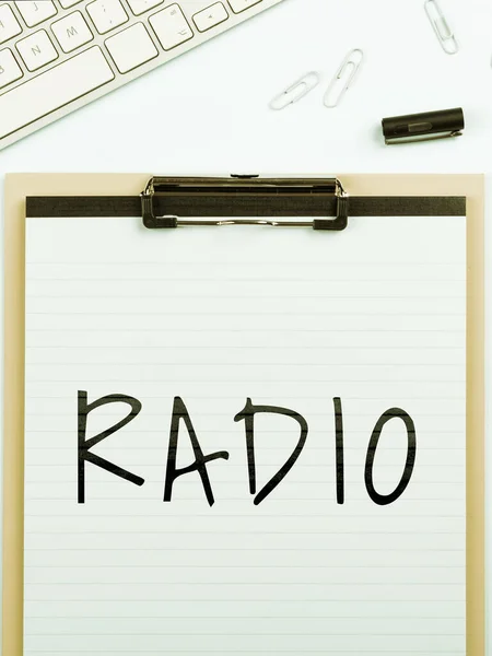 手書きサインラジオ 音声メッセージを運ぶビジネスアプローチの送信受信電磁波 — ストック写真