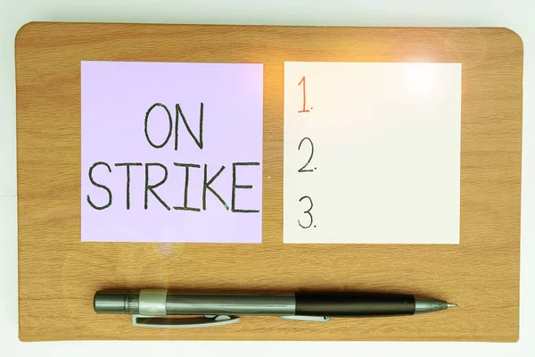 Inspiracja Pokazująca Znak Strike Business Showcase Odmawia Dalszej Pracy Powodu — Zdjęcie stockowe