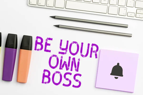 起業家精神を意味するコンセプト Your Own Boss を表示するサイン独立自営業 — ストック写真