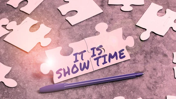 Handgeschriebener Text Ist Show Time Word Geschrieben Über Unterhaltungsgeschäft Start — Stockfoto