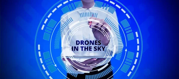Inspiration Zeigt Zeichen Drohnen Den Himmel Geschäftskonzept Moderne Luftbildkameratechnologie Voran — Stockfoto