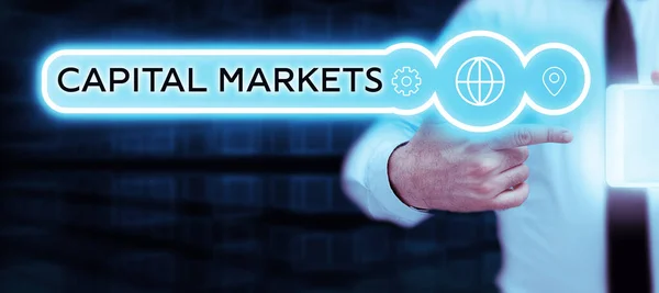 Textschild Mit Kapitalmärkten Internet Konzept Erlauben Unternehmen Mittel Beschaffen Indem — Stockfoto