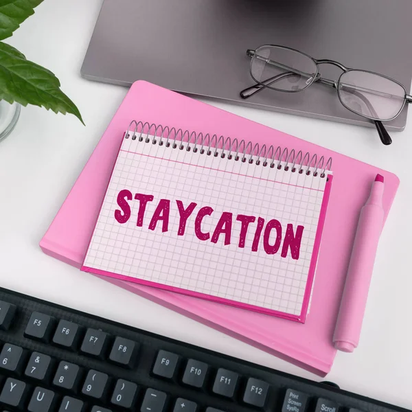 Sign Displaying Staycation Business Approach Vacation Spent Ones Home Enjoying — ストック写真