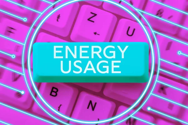 显示能源使用 商业展示的文字标志在过程或系统中消耗或使用的能源数量 — 图库照片