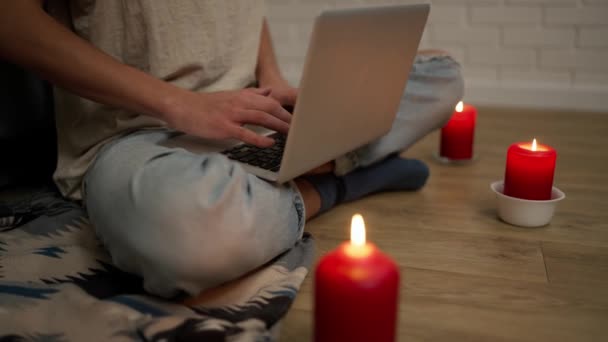 Cropped Footage Woman Working Modern Laptop While Sitting Cozy Room — Stok video