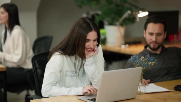 Joyful Happy Caucasian Business Woman Happy Laptop Online Achievement Offer — Stockvideo