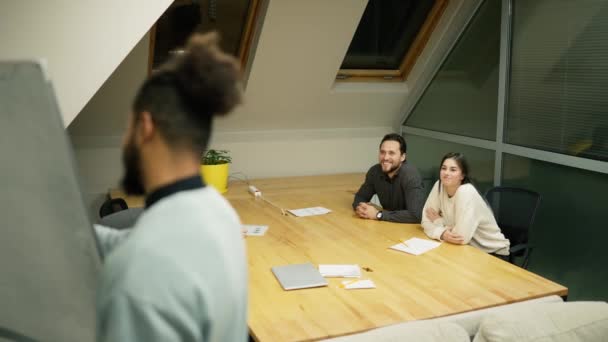 Team Entrepreneurs Sitting Conference Table Listening Speaker — Stok video