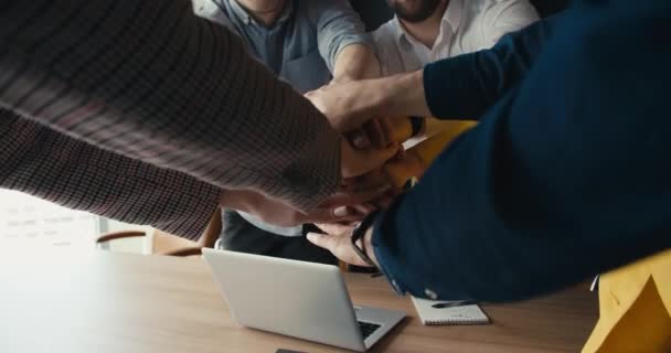 High Fiving Success Celebrating Teamwork Office Inglês Chegada Tão Esperado — Vídeo de Stock