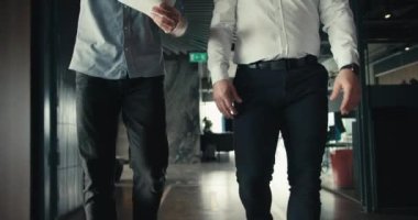 Kariyer Başarısızlıklarının Üstesinden Gelen: Ofiste Takım Çalışması ve Sorun Çözme.