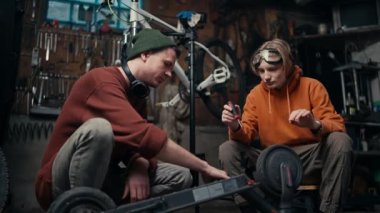 Scooter Tamirinin Sanat ve Bilimi: Hobiciler ve Coşkular için Uzman Rehberlik ve Elle Çalışmalar Eğitimi.