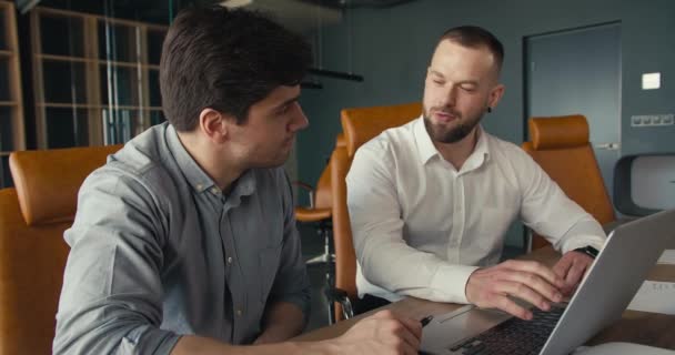 Spolupráce Office Conversations Budování Silných Týmů — Stock video