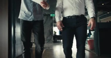 Kariyer Başarısızlıklarının Üstesinden Gelen: Ofiste Takım Çalışması ve Sorun Çözme.