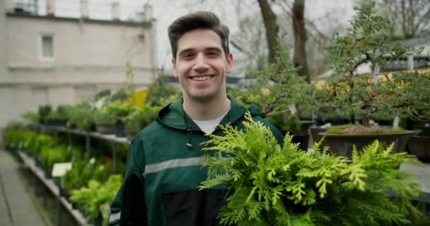Groene Schoonheid Jonge Tuinier Cultiveren Naturen Gulheid — Stockvideo