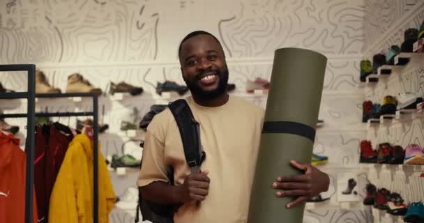 African American Man Explores Camping Store Radością Pozytywnością — Wideo stockowe