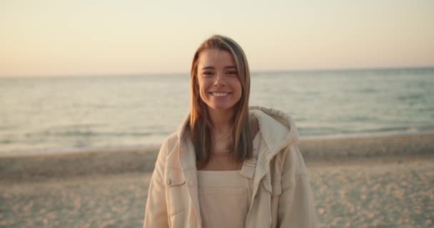 Portrait Young Beautiful Blonde Girl Who Looks Camera Smiles Backdrop — Stock Video