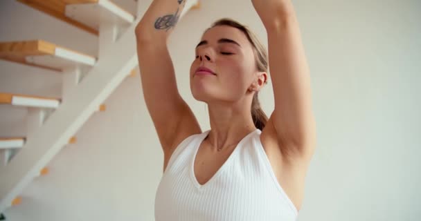 Close Shot Young Blonde Girl White Shirt Doing Yoga Home — Stock Video