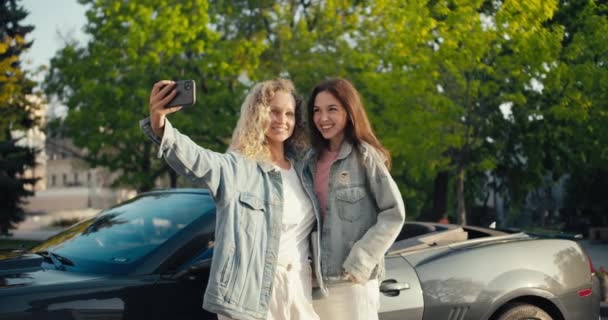 Happy Girls Blonde Brunette Take Selfie Background Gray Cabriolet Summer — Video Stock