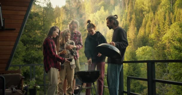 Friends Picnic Girl Puts Sausages Wood Fired Grill Her Friends — Vídeos de Stock