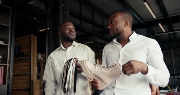 Two Designer Businessmen Black Skin Color White Shirts Discussing New — ストック動画
