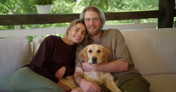 Portrait Happy Couple Guy Blonde Girl Together Dog Guy Glasses — Stock Video