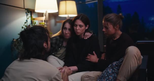 Three Girls Guy Communicate Evening Cozy Room Sad Girl Talks — Stock Video