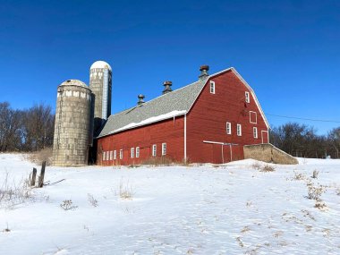 Tarihi yerlerin ulusal kayıtlarında bir ahır.