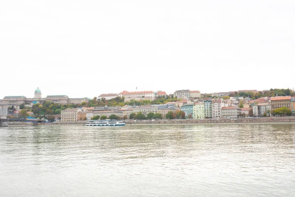 Budapeste Hungria Outubro 2022 Cruzeiros Com Turistas Rio Danúbio Budapeste — Fotografia de Stock
