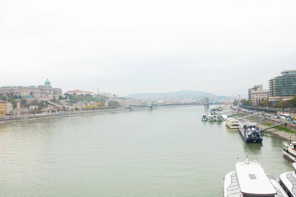 Budapest Ungheria Ottobre 2022 Navi Crociera Con Turisti Sul Danubio — Foto Stock