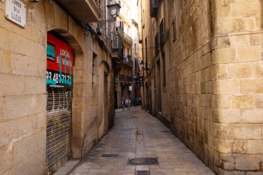 BARCELONA, İspanya - 16 Ekim 2022: Barcelona 'nın Gotik Mahallesi, Tarih Merkezi