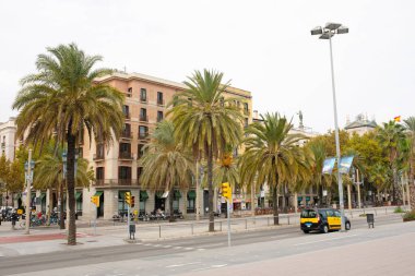 Barselona, İspanya - 16 Ekim 2022: Barselona eski İspanyol kasabası binaları, şehir manzarası  