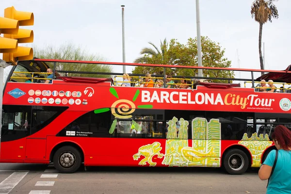 Barcelona España Octubre 2022 Autobús Turístico Barcelona Con Gente Calle — Foto de Stock
