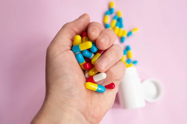 Pil Tangan Pada Latar Belakang Cahaya Mengambil Obatmu Konsep Kedokteran — Stok Foto