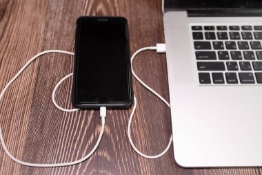 USB kablosu, kablo şarj aleti, şarj, şarj ve veri transferi cep telefonu, akıllı telefon ve dizüstü bilgisayar. 