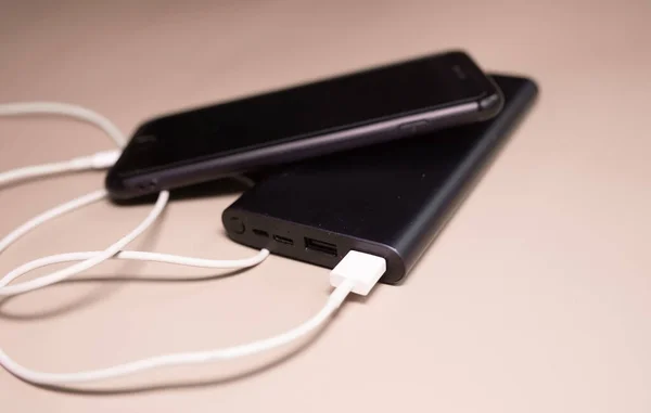 Powerbank Charging Smartphone Beige Background — Stock Photo, Image