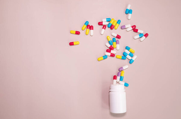 Таблетки на бежевом фоне. Лекарства и рецепт таблетки фоне  