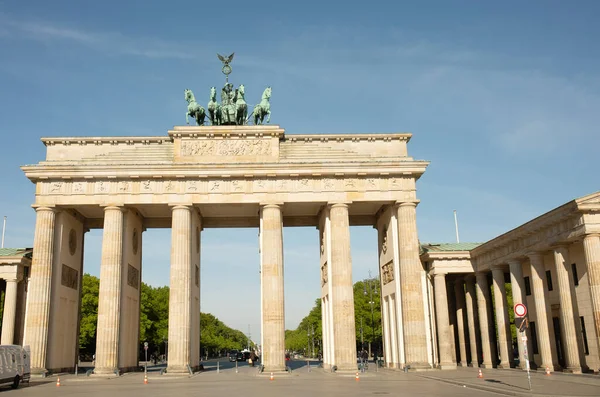 Blick Auf Das Brandenburger Tor Berühmtes Wahrzeichen Berlins — Stockfoto