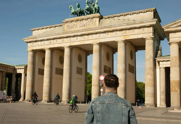 Turismo Visitando Puerta Brandenburgo Berlín Alemania — Foto de Stock