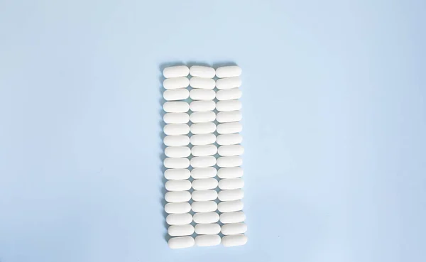 Top View Medicine Pills Blue Background Scattered White Pills Blue — Stock Photo, Image