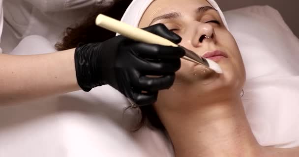 Kozmetik Güzellik Prosedürü Genç Kadın Cilt Bakımı Yenilenme Tedavisi Yüz — Stok video