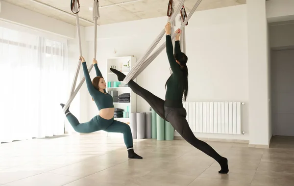 Two Women Working Out Straps Fly Yoga Aero Yoga Class — Stock Photo, Image
