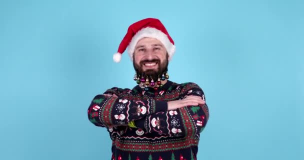 Ritratto Bell Uomo Barbuto Felice Cappello Babbo Natale Maglione Natale — Video Stock