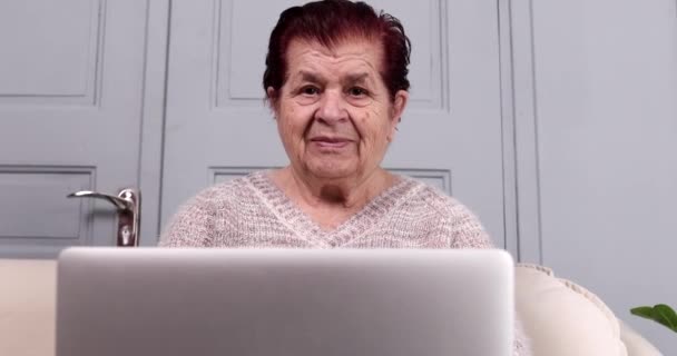 Retrato Una Anciana Usando Computadora Oficina Del Hogar Concepto Trabajo — Vídeo de stock