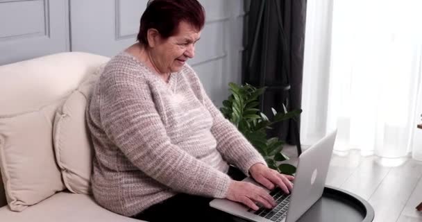 Porträt Einer Älteren Frau Die Hause Büro Computer Arbeitet Remote — Stockvideo