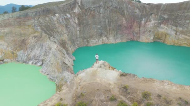Cratera Vulcão Kelimutu Flores Dois Grandes Corpos Água Cena Serena — Vídeo de Stock