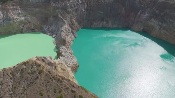Indonezja Krater Wulkaniczny Kelimutu Flores Dwie Duże Części Wody Zielone — Wideo stockowe
